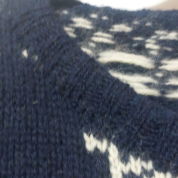 Vintage, Size M, Navy Blue Reindeer Pattern 100% Wool Sweater - Picture 4 of 13